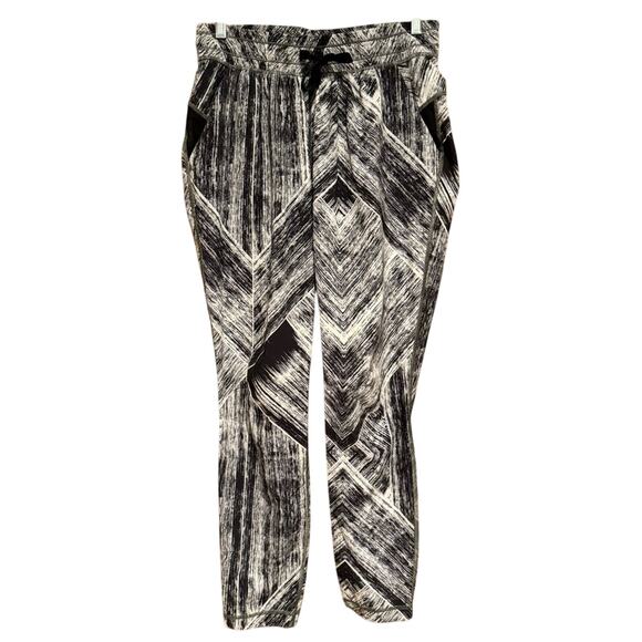 Lululemon Namaskar Relaxed Track Pant II In Heat Wave White Black 4 Athleisure - Picture 8 of 16